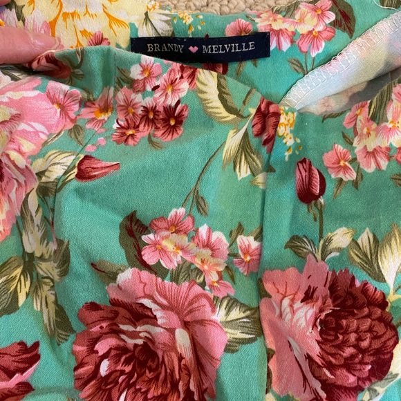 Brandy Melville shorts - Picture 2 of 2